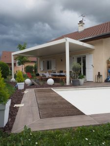 pergola en aluminium à lames bioclimatique coublanc fermeturiste paysagiste pays-de-gex péron st-jean-de-gonville sergy crozet thoiry challex pougny viry valleiry vulbens haute-savoie ombrage tonelle aménagement jardin