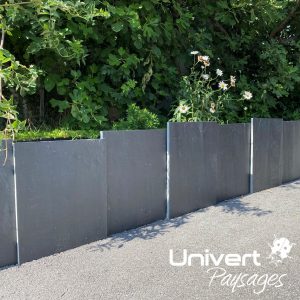 mur de soutènement en plaques d'ardoise ou schiste muret aménagement paysager cour paysdegex jardin