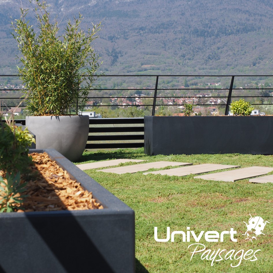 aménagement extérieur paysager sur un balcon en attiue Saint-genis-pouilly terrasse bois gradsystem toiture végétalisée (1)