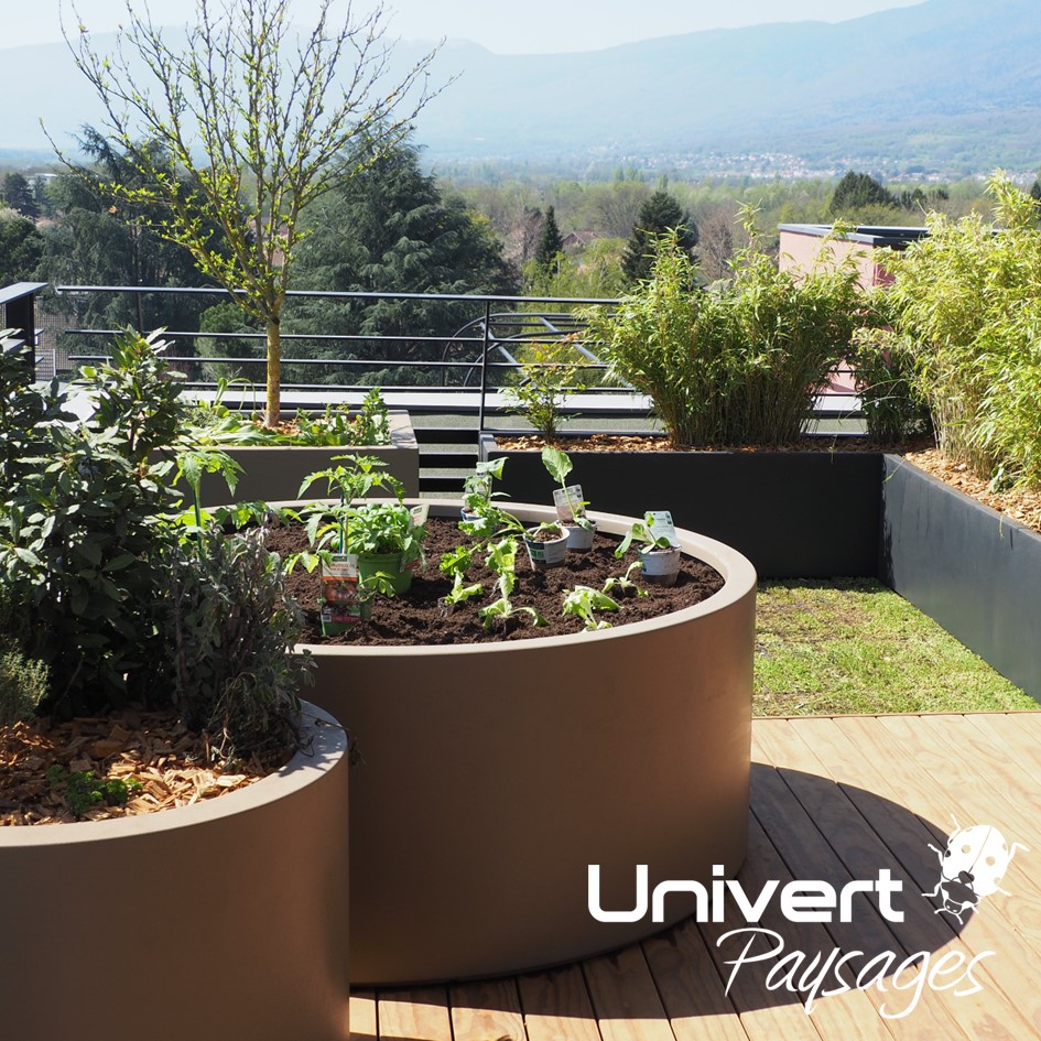 aménagement extérieur paysager sur un balcon en attiue Saint-genis-pouilly terrasse bois gradsystem toiture végétalisée (1)