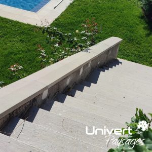 Escalier marches massives en pierre calcaire ruoms jardin aménagement paysager paysdegex