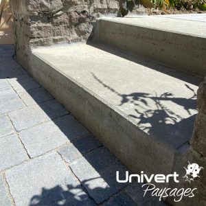 escalier de jardin allée cour paysagiste maçonnerie paysdegex bloc marche béton birkenmeie
