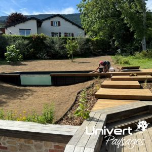 Piscine conteneur container métal autoportante jardin en pente pays-de-gex extérieur aménagement valleiry vuache paysagiste (2)