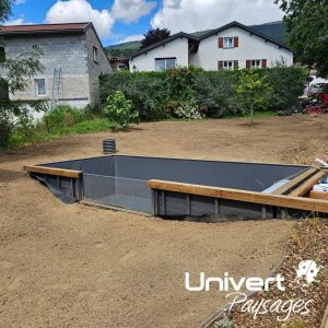 Piscine conteneur container métal autoportante jardin en pente pays-de-gex extérieur aménagement valleiry vuache paysagiste (2)