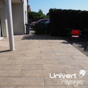 Terrasse grès cérame aspect bois jardin paysagiste pays-de-gex aménagement extérieur pas japonais strcuture grad stonerail (8)
