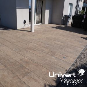 Terrasse grès cérame aspect bois jardin paysagiste pays-de-gex aménagement extérieur pas japonais strcuture grad stonerail (8)