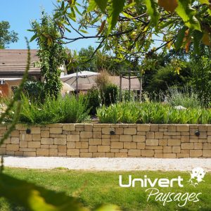 Aménagement paysager Divonne Pays-de-gex Univert Coccinelle piscine terrasse grès cérame abri mur plantations fruitiers arbres fleurs jardin