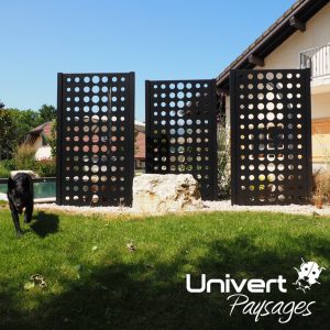 Aménagement paysager Divonne Pays-de-gex Univert Coccinelle piscine terrasse grès cérame abri mur plantations fruitiers arbres fleurs jardin