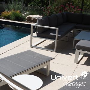 Aménagement paysager Divonne Pays-de-gex Univert Coccinelle piscine terrasse grès cérame abri mur plantations fruitiers arbres fleurs jardin