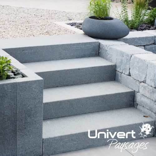 Escalier de jardin en marches massives pierre naturelle granit emmarchements paliers paysagist (3)