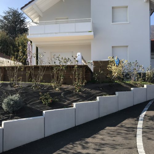 Muret beton L préfabriqué soutènement décoration jardin aménagement paysager pays de gex paysagiste