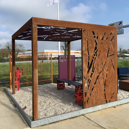 Pergola métal acier corten ou amluminium pays-de-gex fabriquée en France univert paysages fermeturiste auvent parasol jardin extérieur véranda