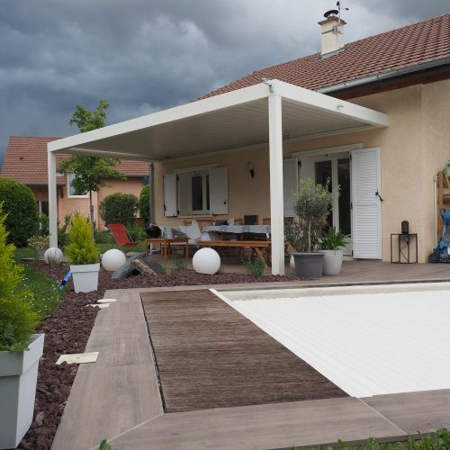 pergola en aluminium à lames bioclimatique coublanc fermeturiste paysagiste pays-de-gex péron st-jean-de-gonville sergy crozet thoiry challex pougny viry valleiry vulbens haute-savoie ombrage tonelle aménagement jardin